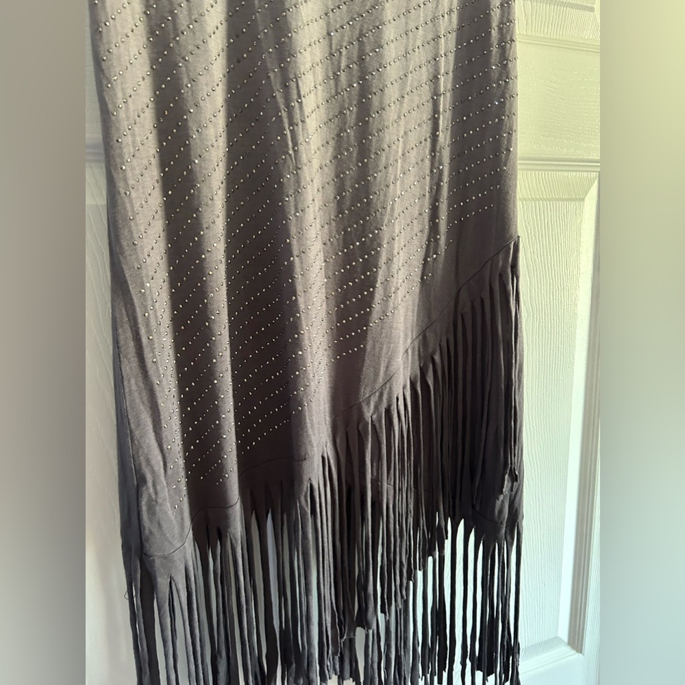 Rhinestone w/ fringe Sleeveless top - Picture 2 of 4